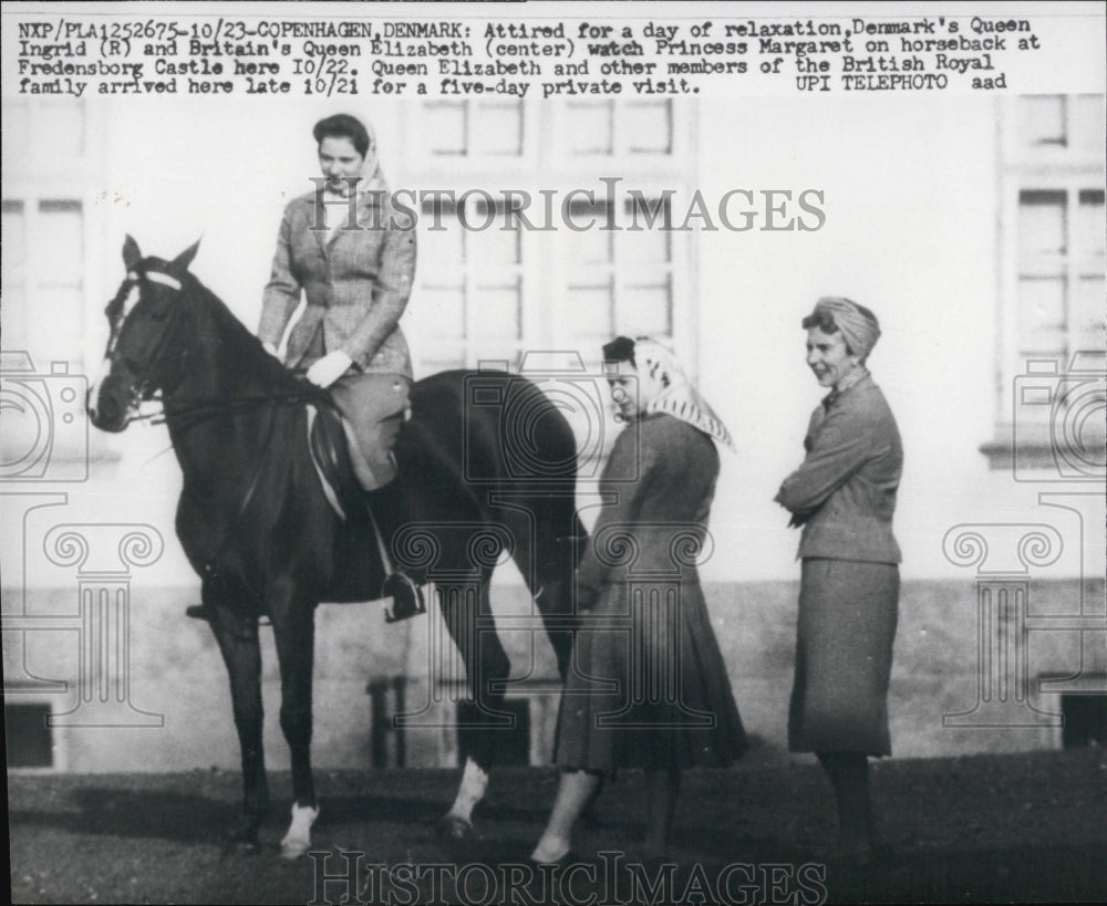 1960 Press Queens Elizabeth &amp; Ingrid Watch Princess Margaret On Horseback - Historic Images