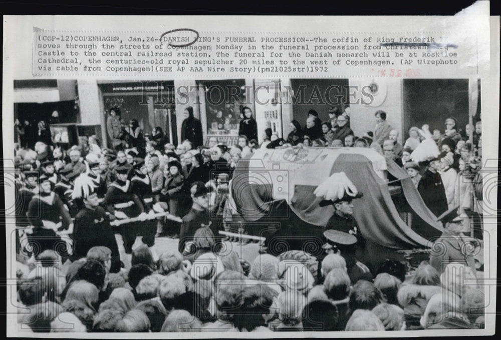 1972 Press Photo Coffin Of King Fredrick IX Moves through Copenhagen - Historic Images