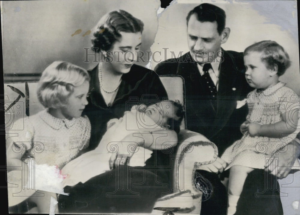 1947 Press Photo King Frederick of Denmark and his family - Historic Images