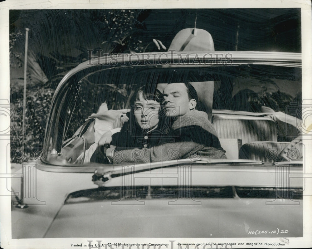 1959 Press Photo Carolyn Jones & Frank Sinatra in "A Hole in the Heart" - Historic Images