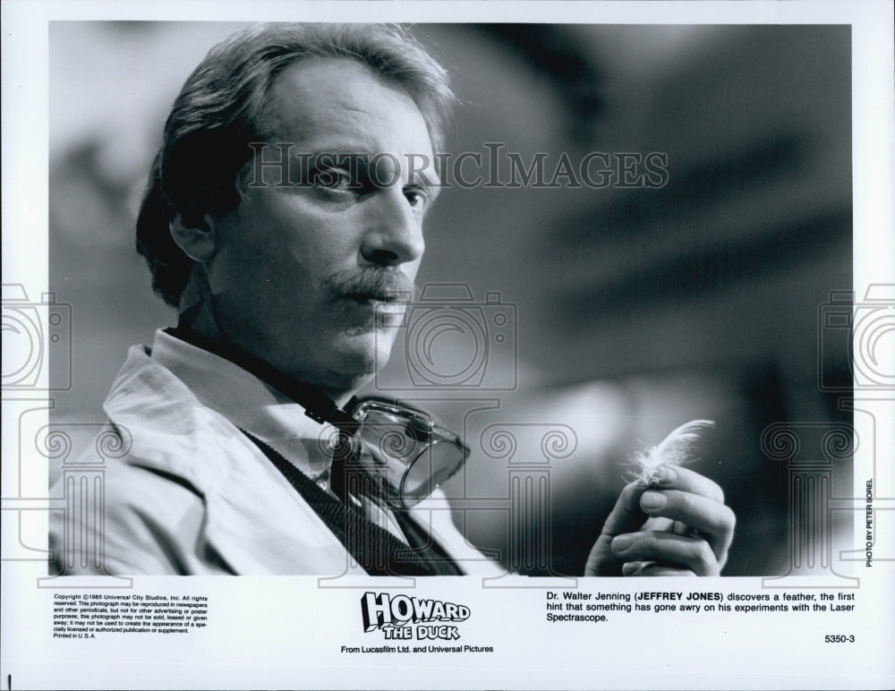 1985 Press Photo Jeffrey jones in &quot;Howard the Duck&quot; - Historic Images