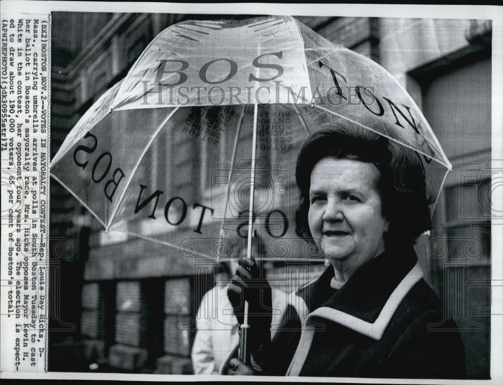 1971 Press Photo Rep. Louise Day Hicks arrives at polls in South Boston to vote - Historic Images