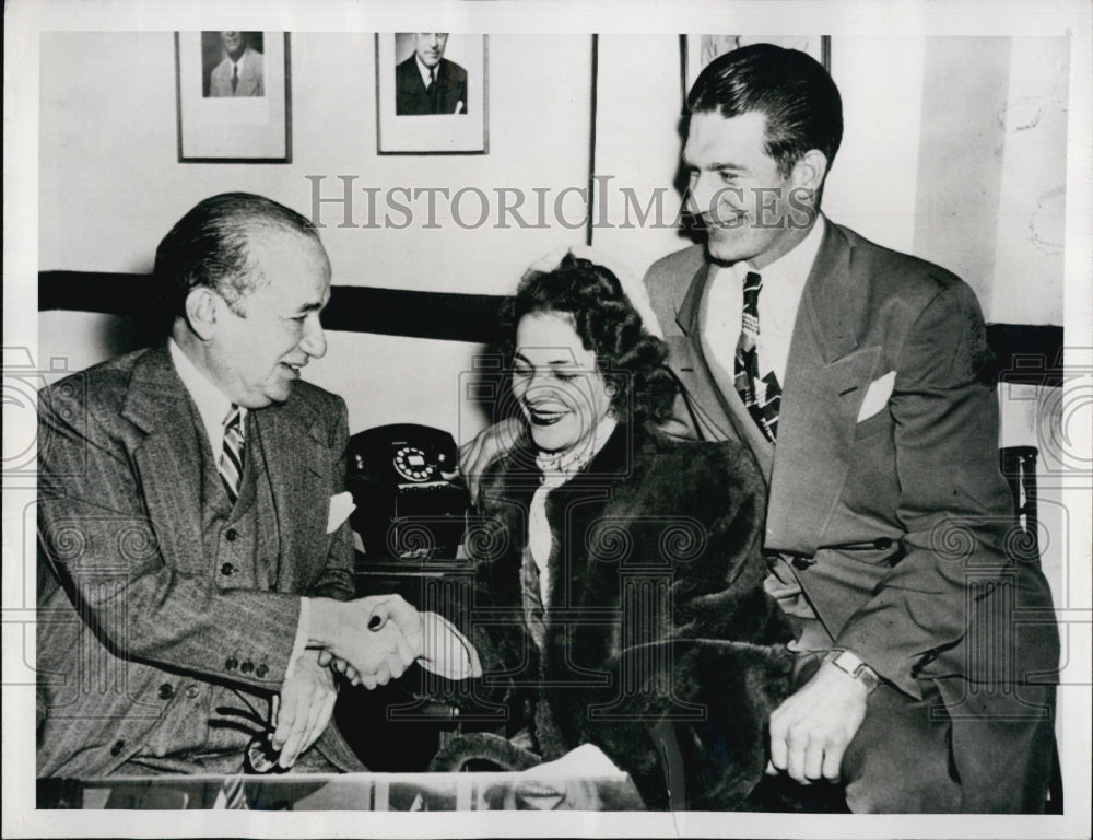 1948 Press Photo Judge Hoffman, Erwin Weidmann Sr., and his wife Rose - Historic Images