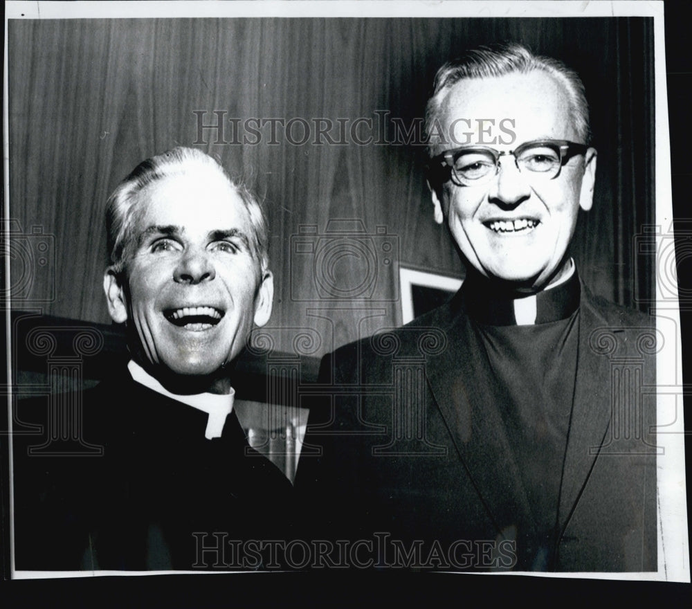 1969 Press Photo Bishop Fulton & Msgr JL Hogan - Historic Images