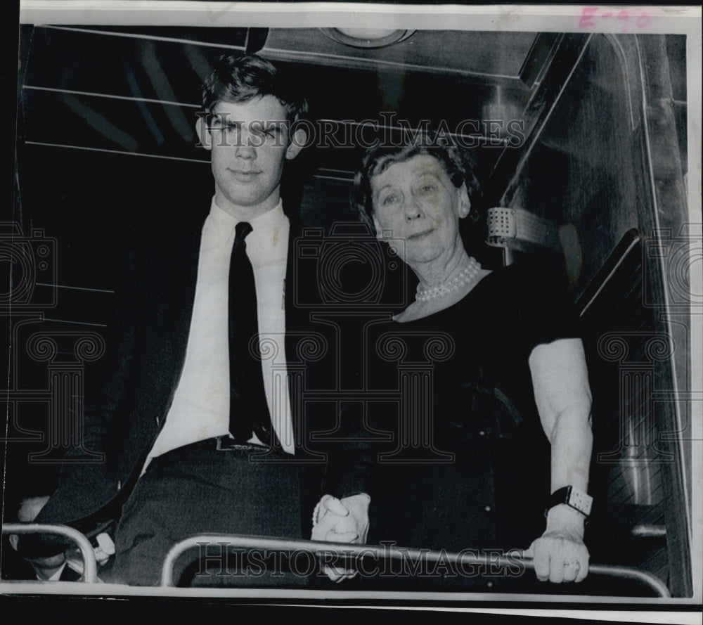 1969 Press Photo Mrs. Mamie Eishenhower and Grandson,funeral of Pres.Eisenhower. - Historic Images