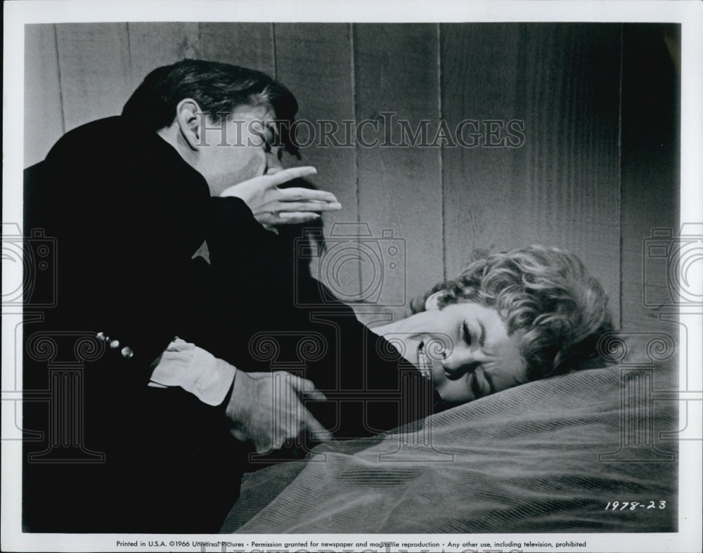 1956 Press Photo Julie Sommars American actress.with Actor Brian Bedford. - Historic Images