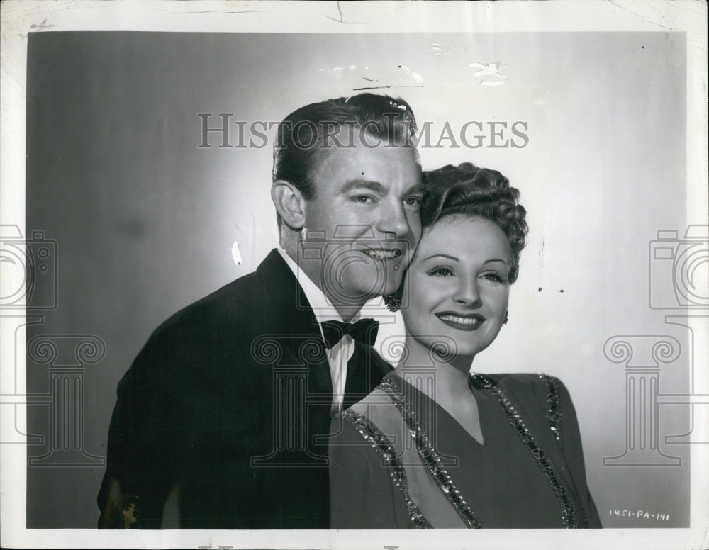 1945 Press Photo Dennis O&#39;Keefe in &quot;Earl Carroll Vanities&quot; - Historic Images