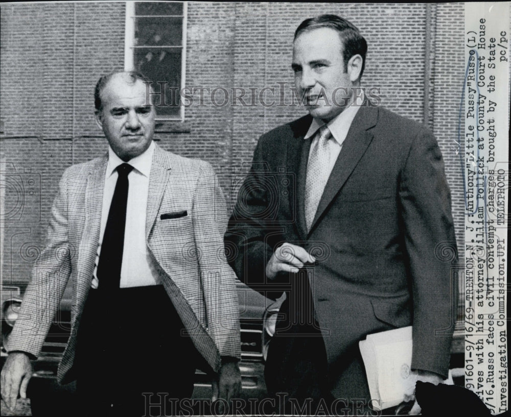 1969 Press Photo Anthony Russo (L) with his Atty William Pollack at Court House. - Historic Images