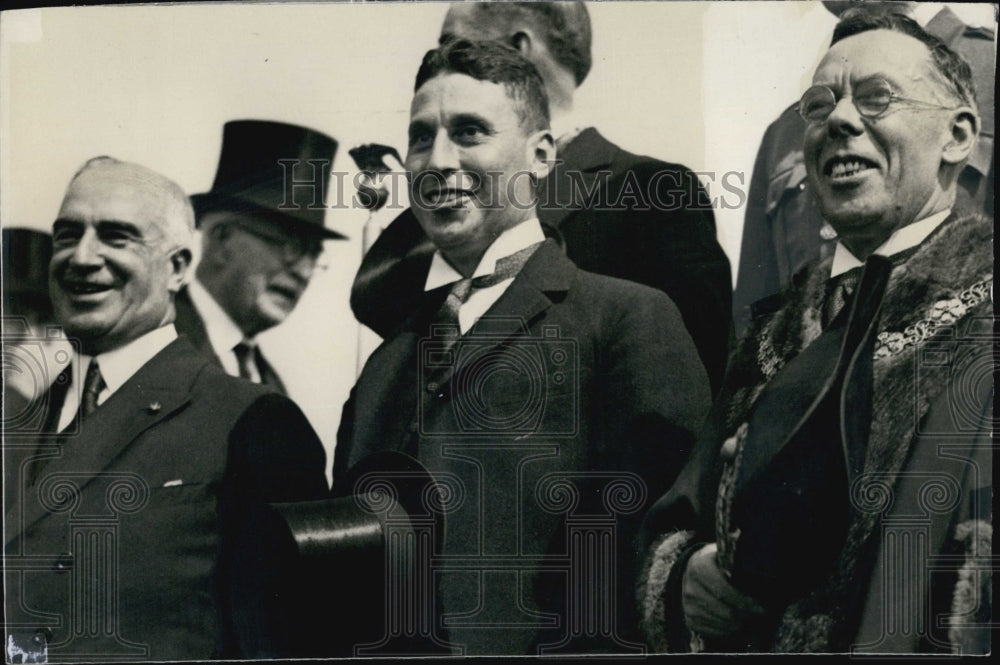 1930 Press Photo Mayor's Richard Powell & Harry Franklin with General Allen - Historic Images