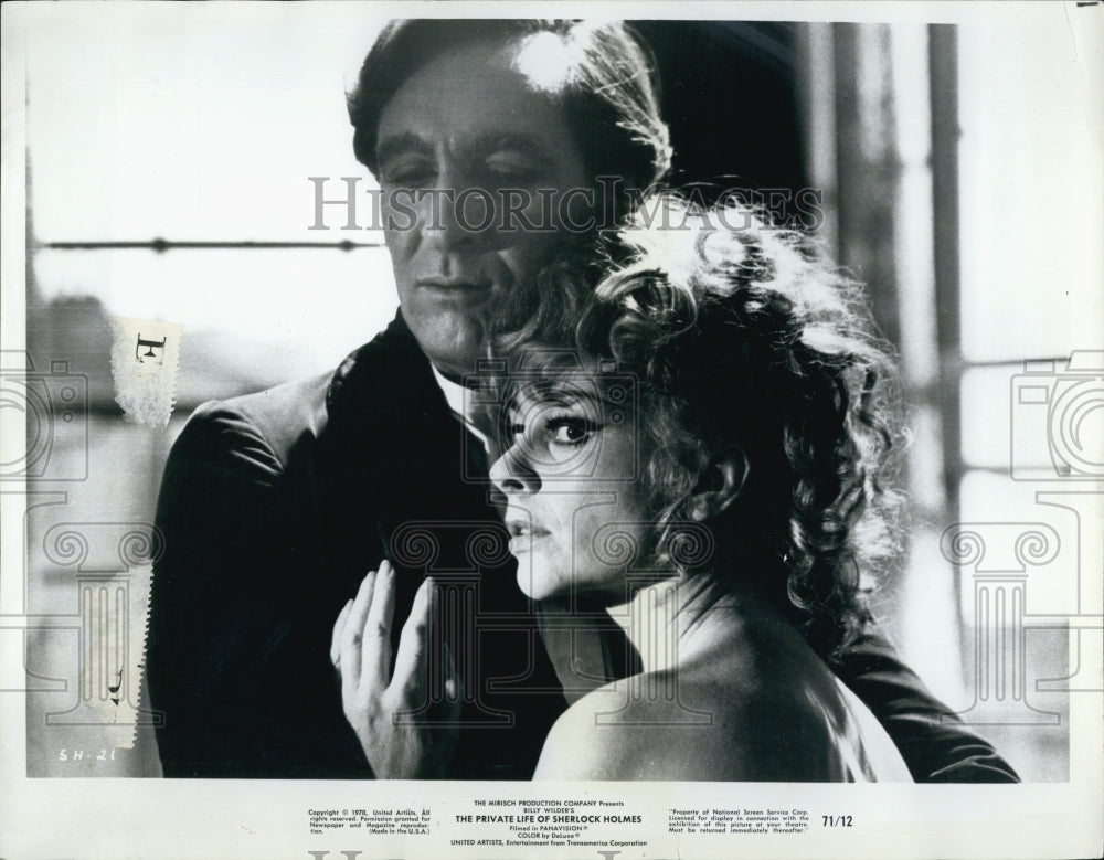 1971 Press Photo Genevieve Page &amp; Robert Stephens Star In New Film - Historic Images