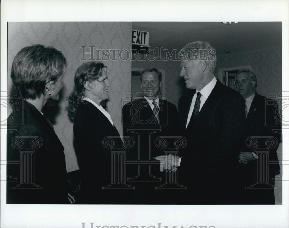 1998 Press Photo Liv Ullman,Don Saunders & Bill Clinton - Historic Images