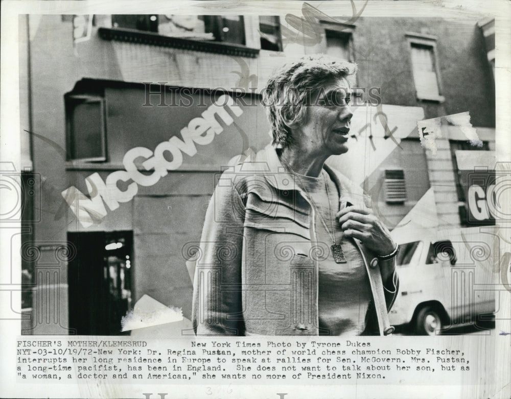 1972 Press Photo Dr. Regina Pustan Pacifist Senator McGovern - Historic Images