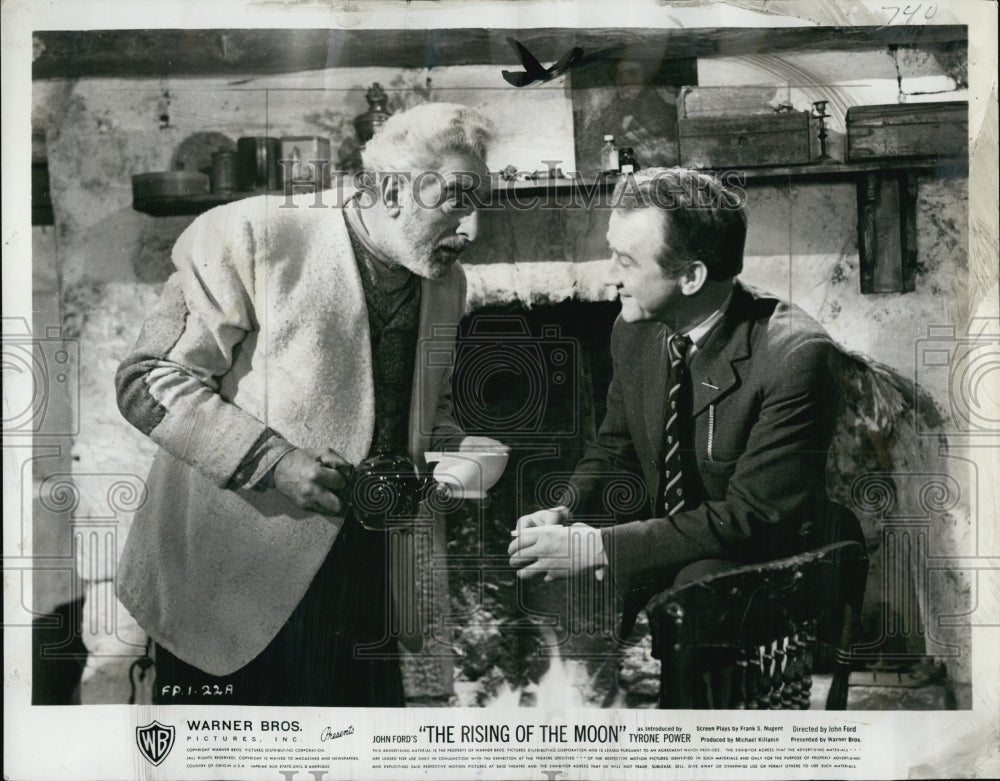 1957 Press Photo Noel Purcell & Cyril Cusack in "The Rising of the Moon" - Historic Images