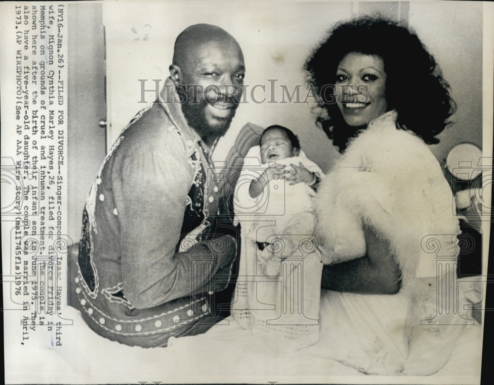 1976 Press Photo Singer Isaac Hayes Mignon Marley Infant Son - Historic Images