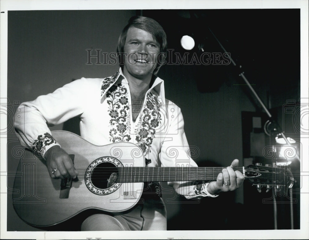 1979 Singing star Glen Campbell - Historic Images