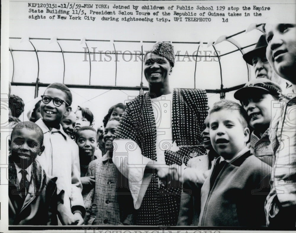 1959 Pres Selou Toure of Guinea and some schoolchildren - Historic Images