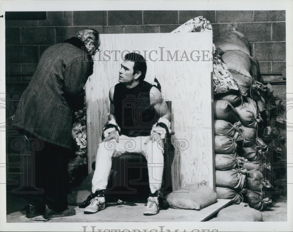 1982 Press Photo Tommy Lee jones & Eli Wallach in "The Executioner's Song" - Historic Images