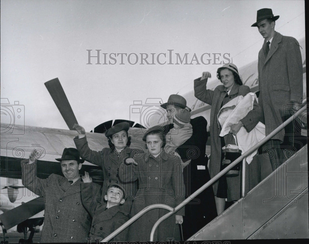 1952 Press Photo Jaroslava Konvalinka &amp; Family - Historic Images