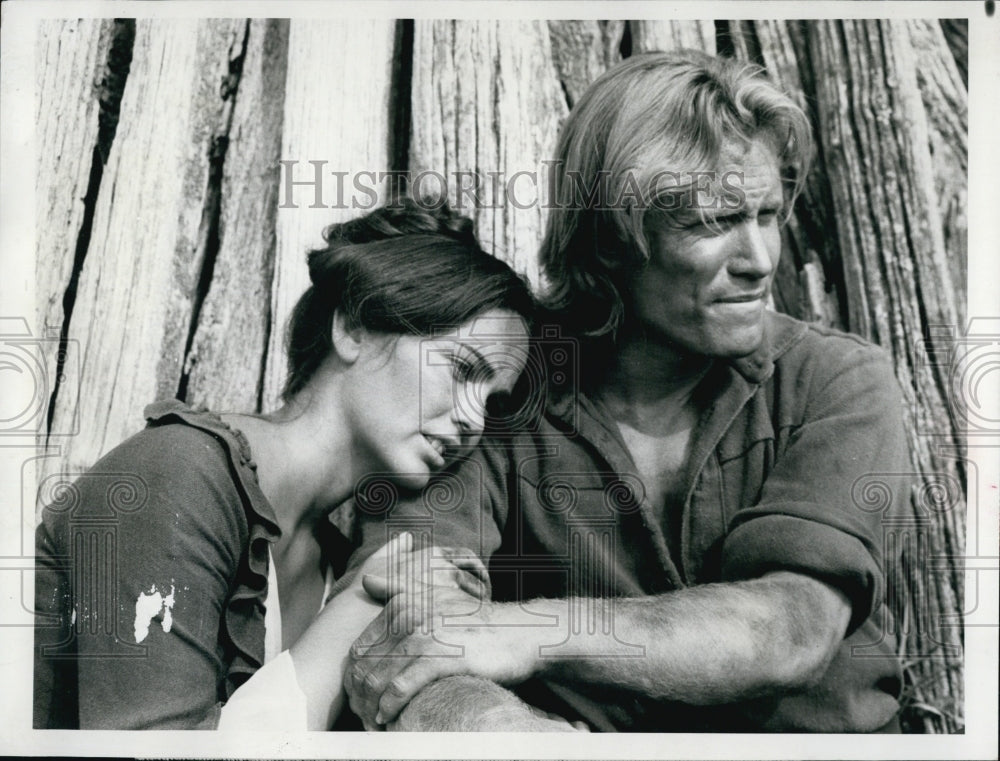 1977 Press Photo Devon Ericson & Rick Moses in "Young Dan'l Boone" - Historic Images