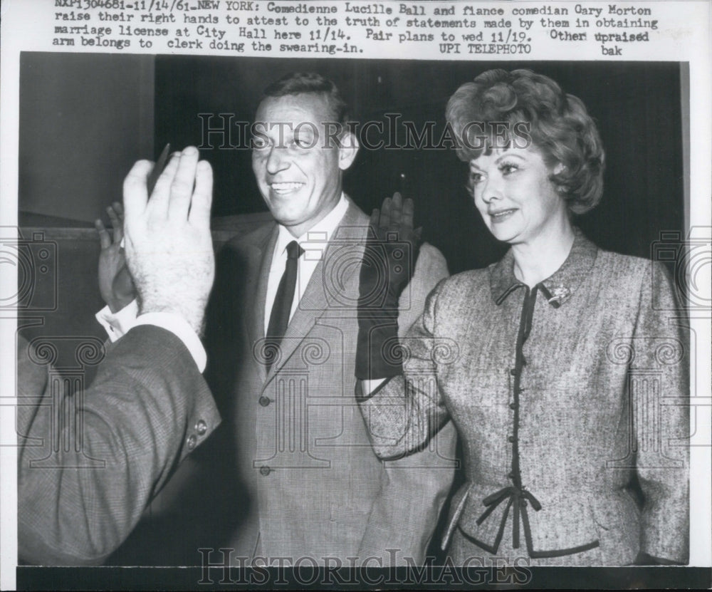 1961 Press Photo Comedienne Lucille Ball and fiance Gary Morton - Historic Images