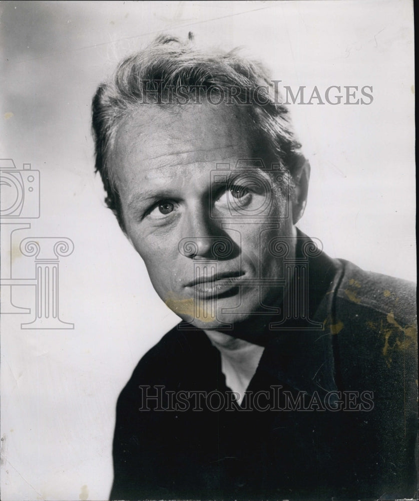 1952 Press Photo Richard Widmark in "Red Skies of Montana" - Historic Images