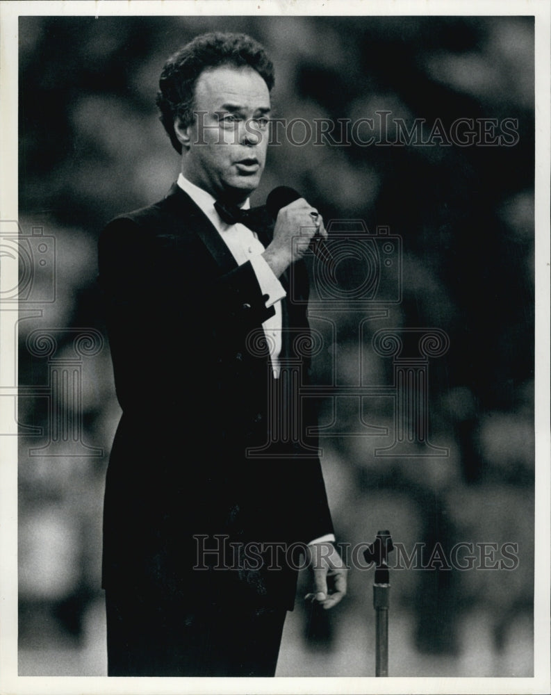 1987 Press Photo Fenway Announcer Jeffrey Wickstrom - Historic Images