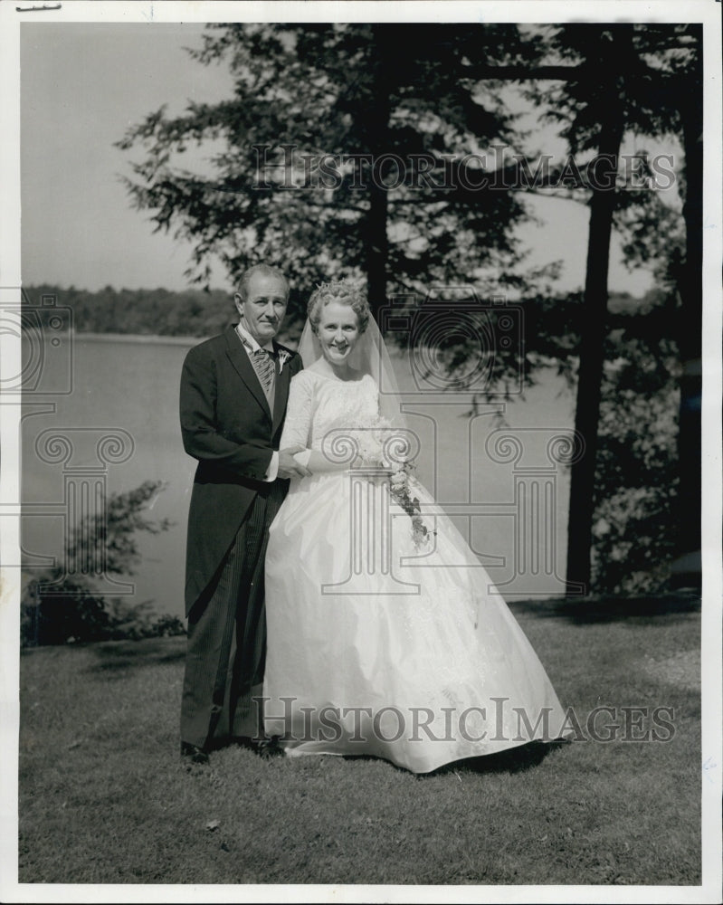 1960 Press Photo Charles McLaughlin Tufts University Alice Hennigan librarian - Historic Images