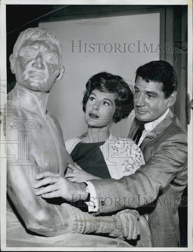 1962 A picture of Gene Barry(R) - Historic Images