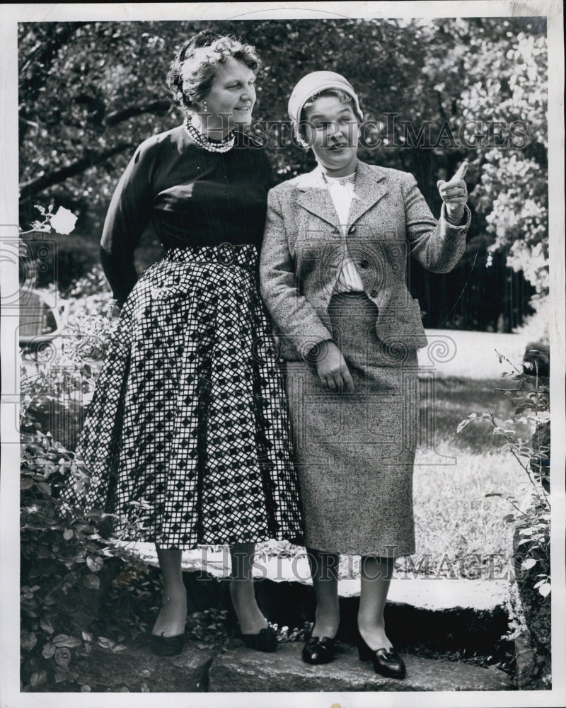 1958 Press Photo NATO Representatives Wives Mrs Ernest Henderson - Historic Images