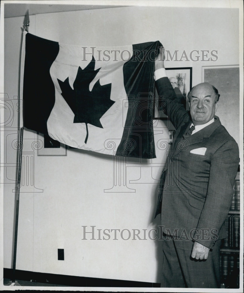 1965 Press Photo Canadian Consul Gen Stuart D Hemsley - Historic Images