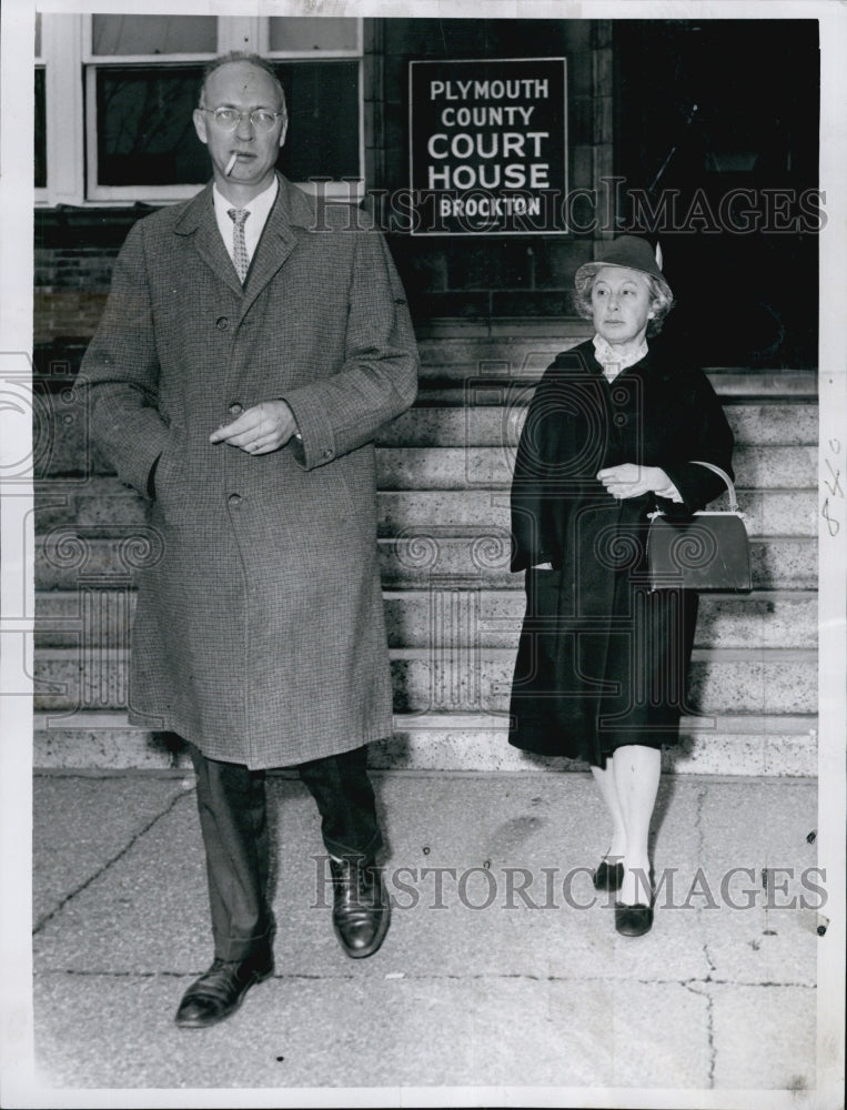 1963 Press Photo Anna F. Hennessey Outside Plymouth County Court House - Historic Images