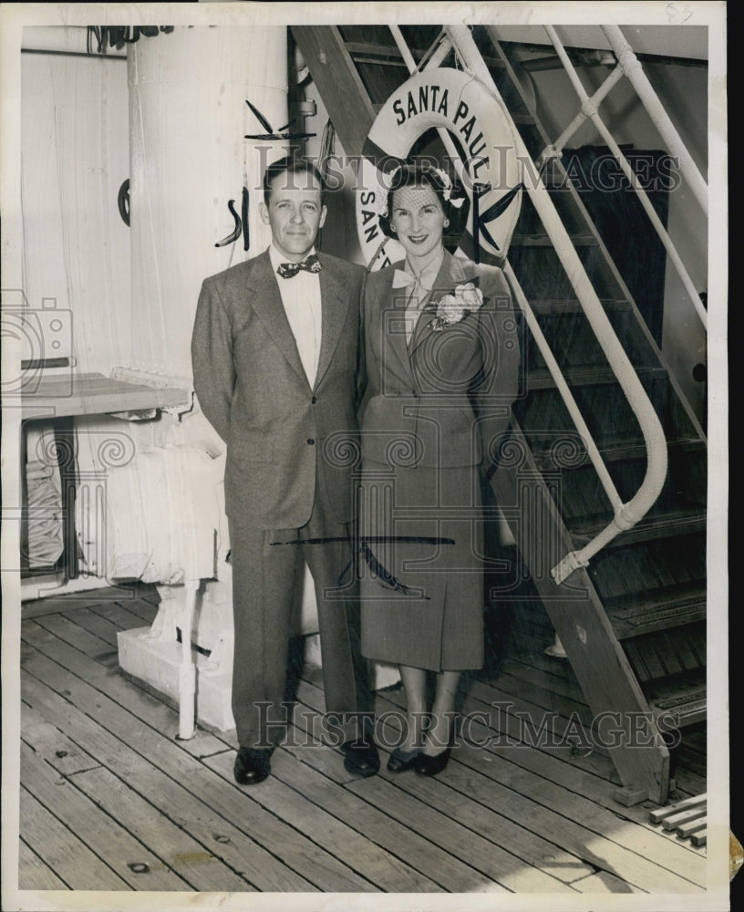 1952 Press Photo Prominent Bostonians Mr &amp; Mrs Robert Henderson Enjoy Cruise - Historic Images