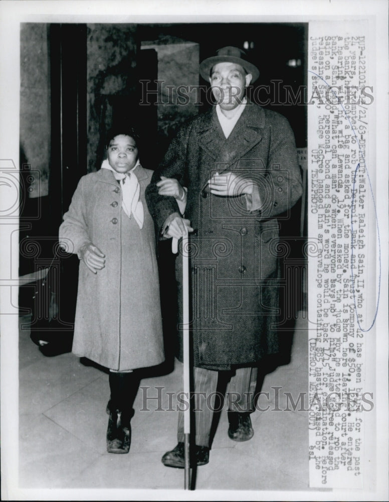 1963 Press Photo Walter Sain Charged With Attempted Bank Robbery Wife Lewanda - Historic Images