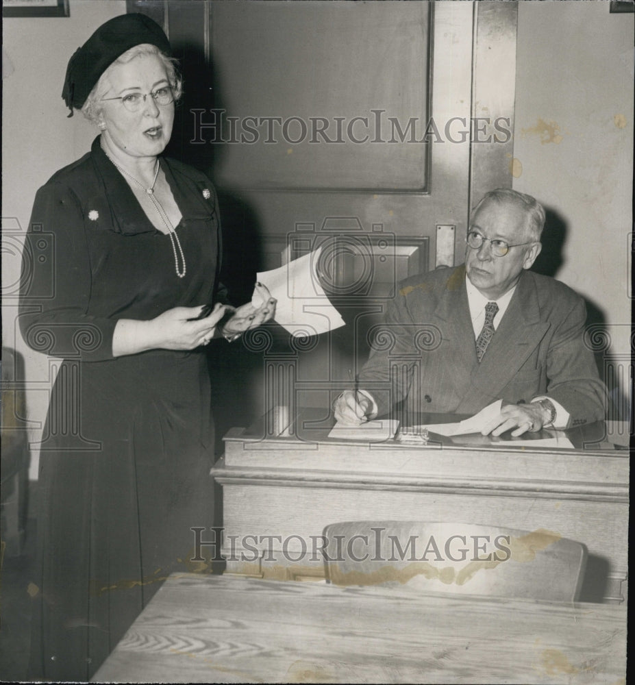 1951 Florence Hennessy Of State Income Tax Division Speaks - Historic Images