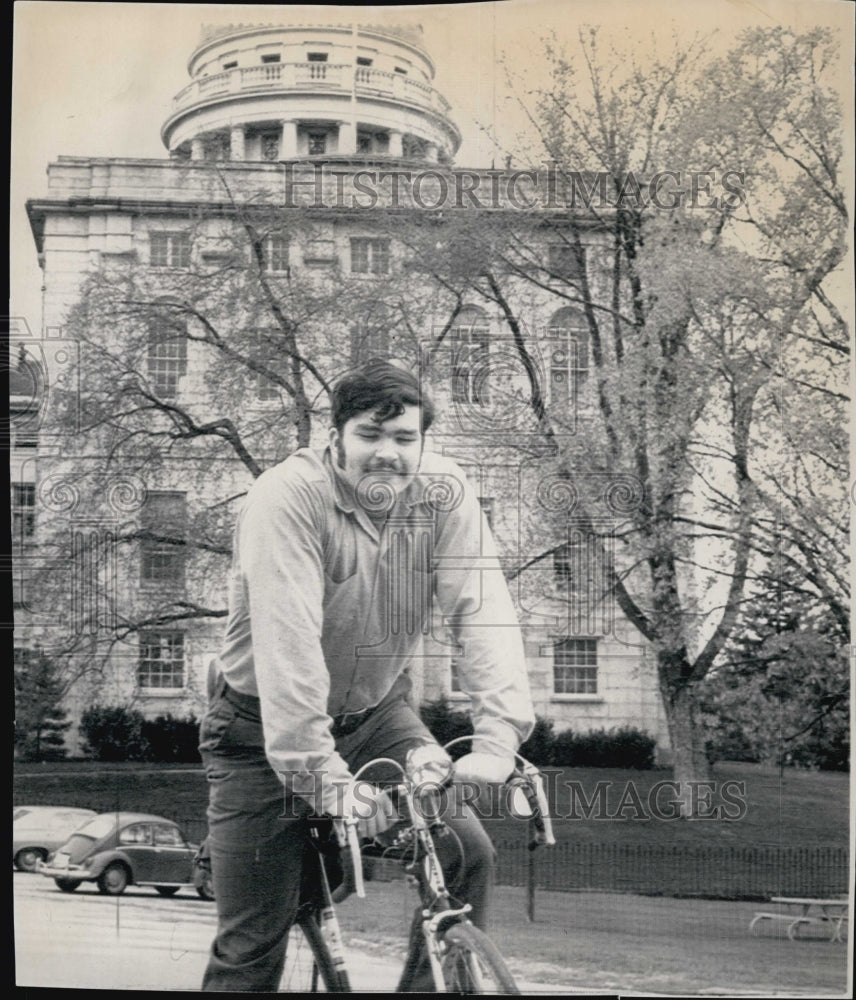 1971 Press Photo Rep Robert Whitson D-Portland took 60 mile trip to work on bike - Historic Images