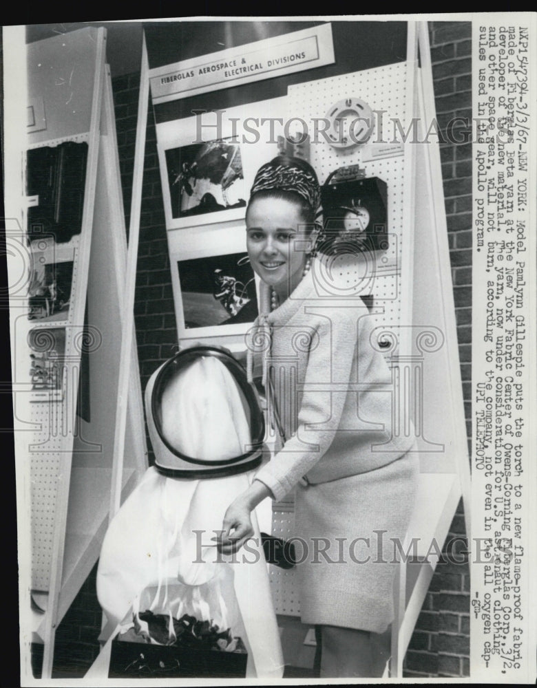 1967 Press Photo Pamlynn Gilespie of the Owens-Coming Fiberglass Corperation - Historic Images