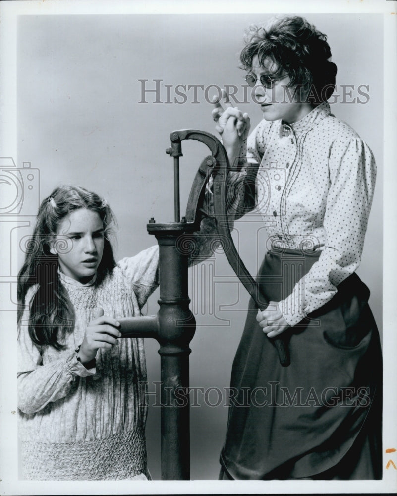 1979 Press Photo Patty Duke Astin and Melissa Gilbert in "The Miracle Worker" - Historic Images