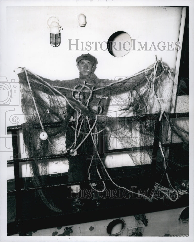 1961 Press Photo Fisherman Ari B. Garnason - Historic Images