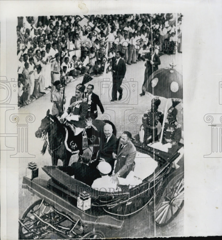 1959 Pres. Eisenhower ride at carriage with Pres. Mohammed Ayub. - Historic Images