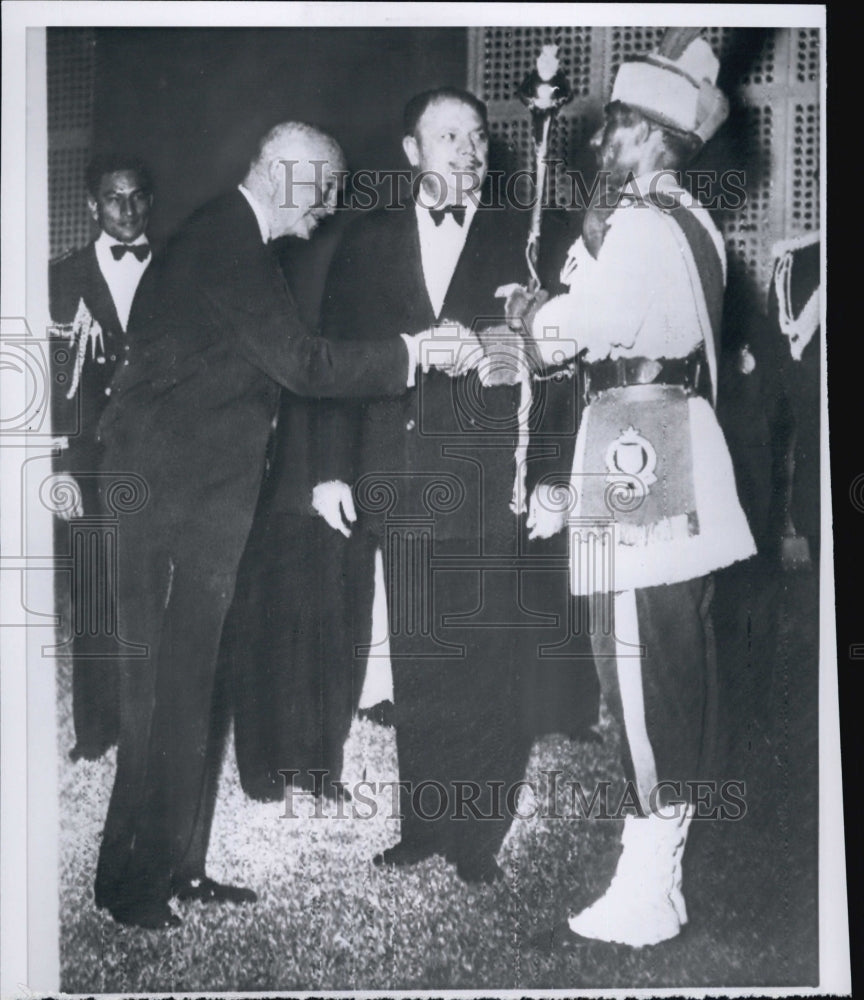 1959 Press Photo President Eisenhower and Pakistanti Army Bagpipe Band - Historic Images