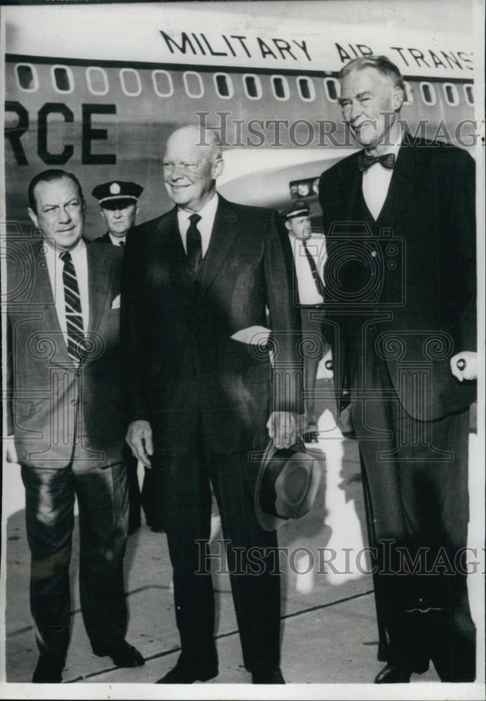 1960 Press Photo Pres. Eisenhower with Mayor Robert Wagner of New York, left. - Historic Images