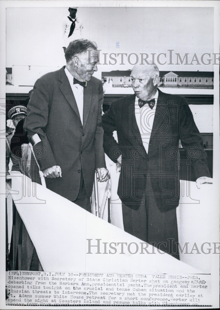 1960 Press Photo U.S. Pres. Eisenhower with Secretary of State Christian Herter. - Historic Images