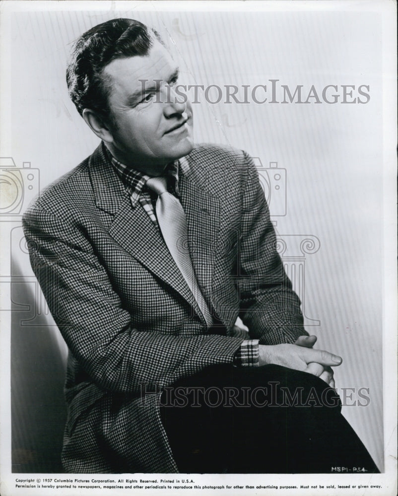 1957 Kenneth Moore hi English film actor world war II era. - Historic Images