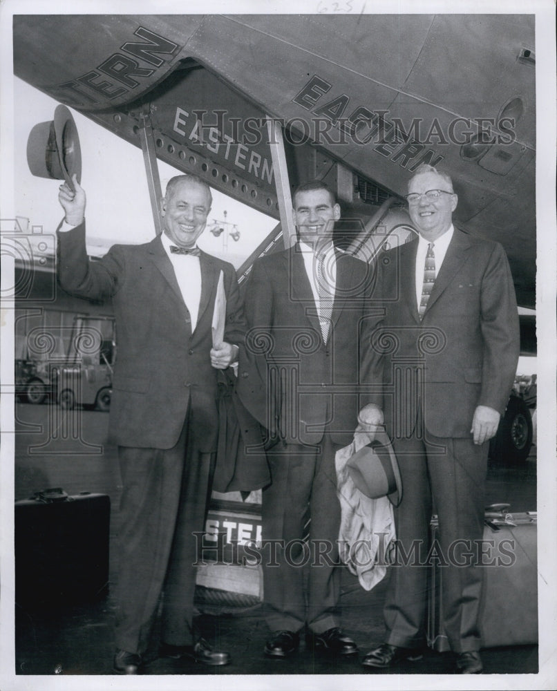 1956 Executives of Daniel Mordecai Company Head to Texas - Historic Images