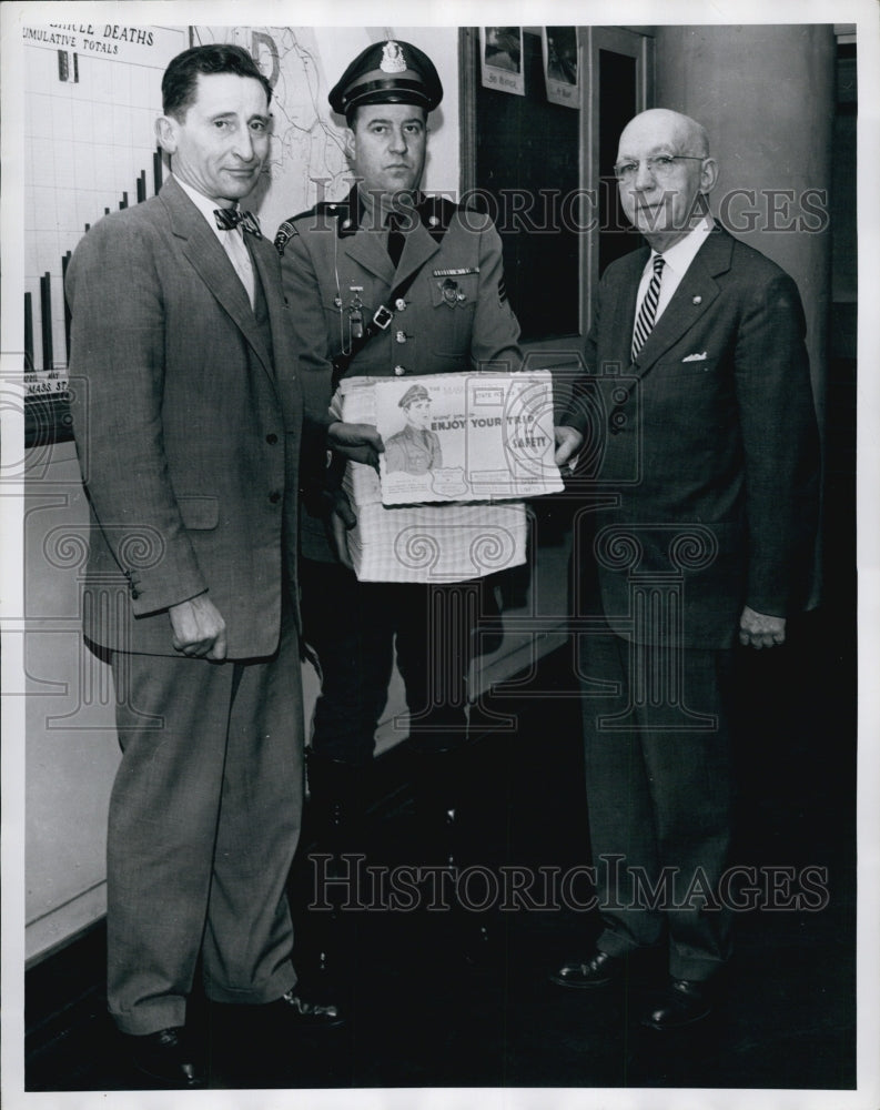 1958 Press Photo Otis M Whitney,Charles L O'Reilly & Sgt Wm G Harvey - Historic Images
