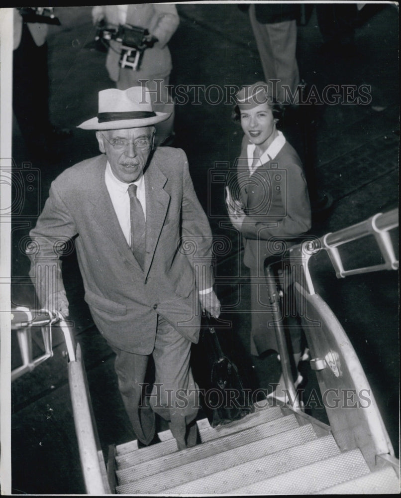 1956 Press Photo Dr.Paul Dudley White boarding plane for Washington. - Historic Images