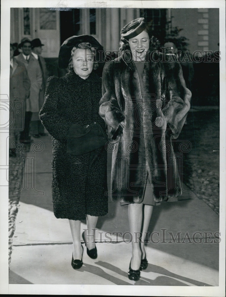 1941 Press Photo Mrs Mary Lucas Crawford and La Junta White,golfer - Historic Images