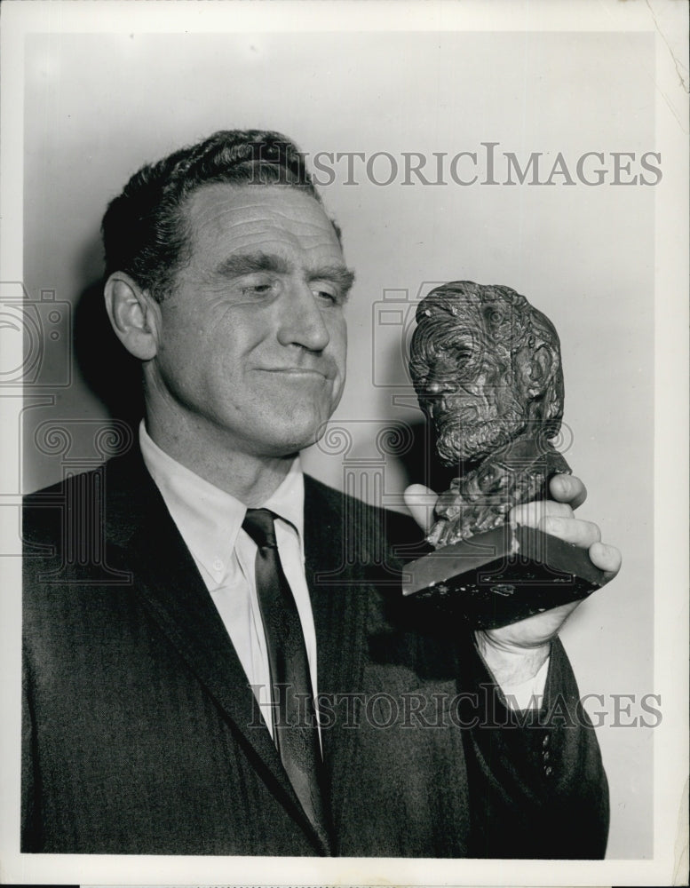 1961 Press Photo James Whitmore stars in "The Law and Mr. Jones" - Historic Images