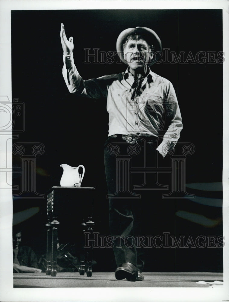 1974 Press Photo Actor James Whitmore in &quot;Will Rogers USA&quot; - Historic Images