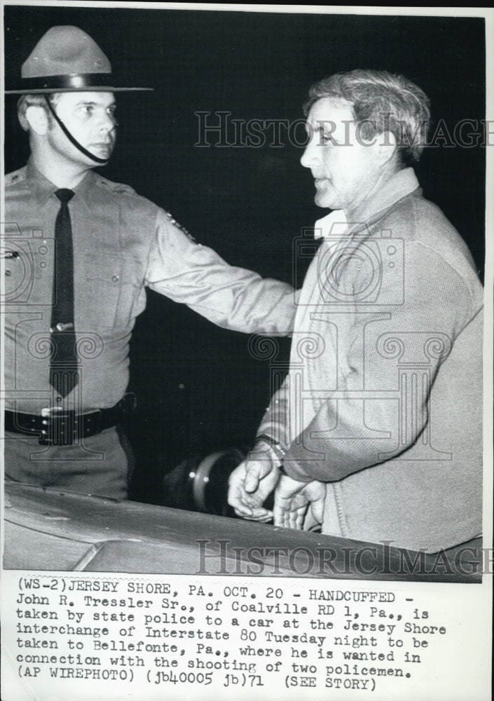 1971 Press Photo John R Tessler Sr in custody for shooting police - Historic Images